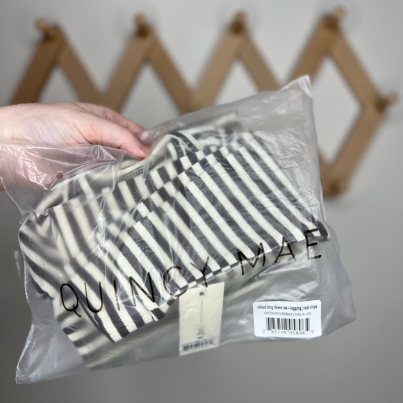 Quincy Mae Striped Set - Picture 5 of 6